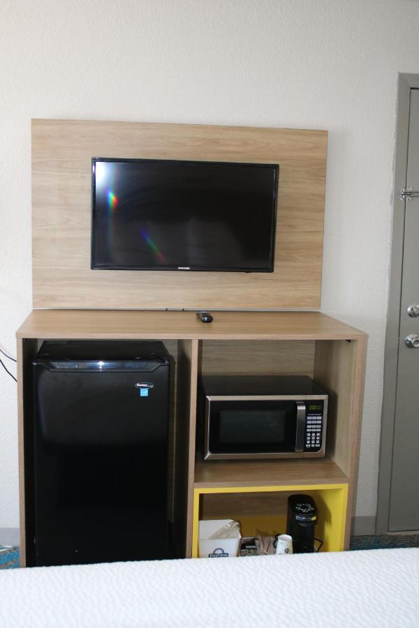 Days Inn By Wyndham Waco University Area Екстериор снимка