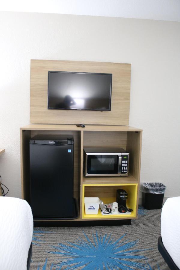 Days Inn By Wyndham Waco University Area Екстериор снимка