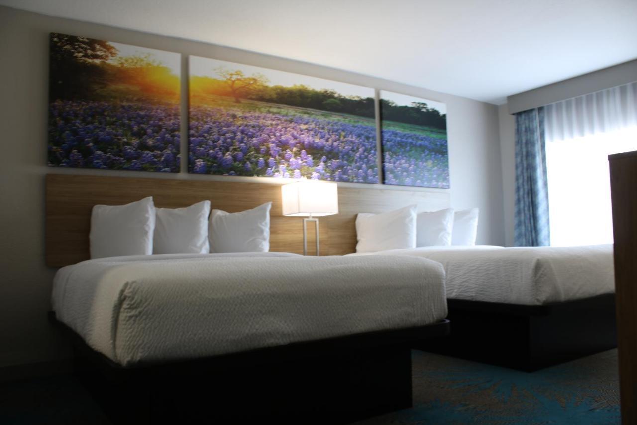 Days Inn By Wyndham Waco University Area Екстериор снимка
