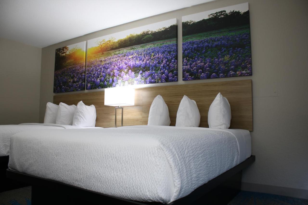 Days Inn By Wyndham Waco University Area Екстериор снимка