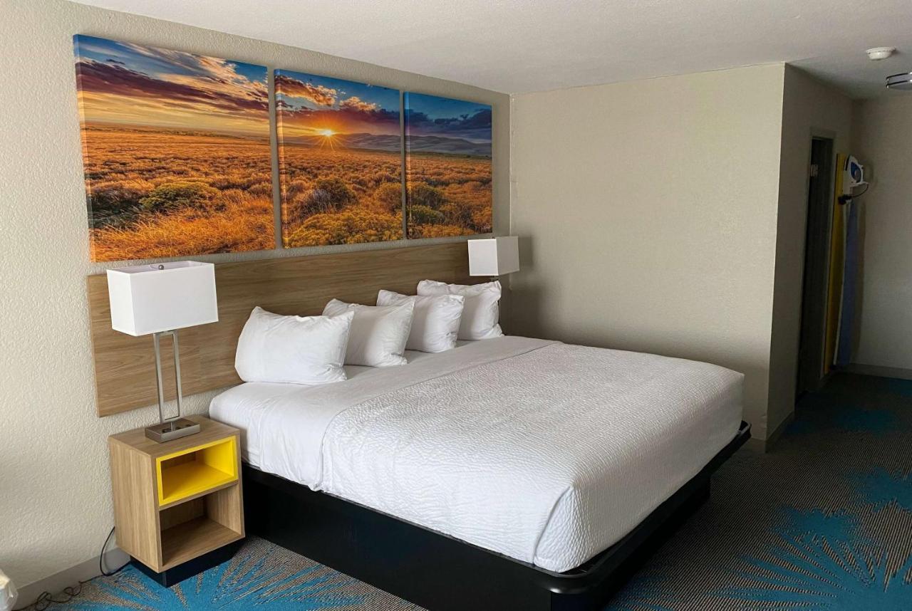 Days Inn By Wyndham Waco University Area Екстериор снимка