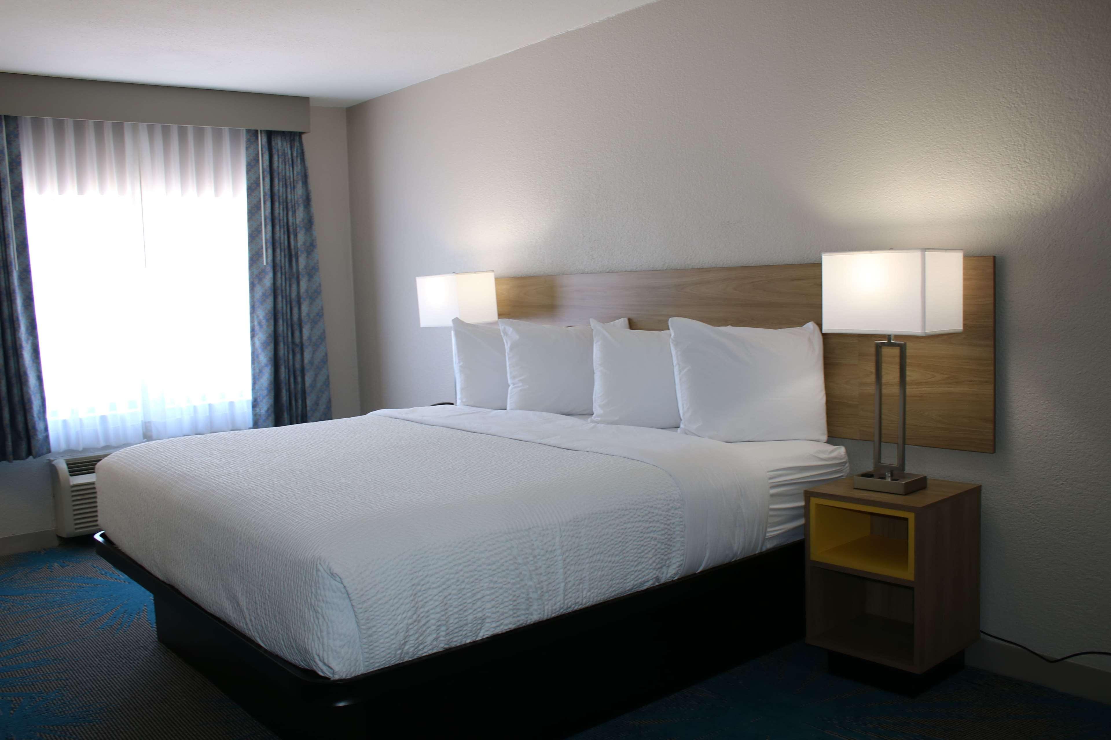 Days Inn By Wyndham Waco University Area Екстериор снимка