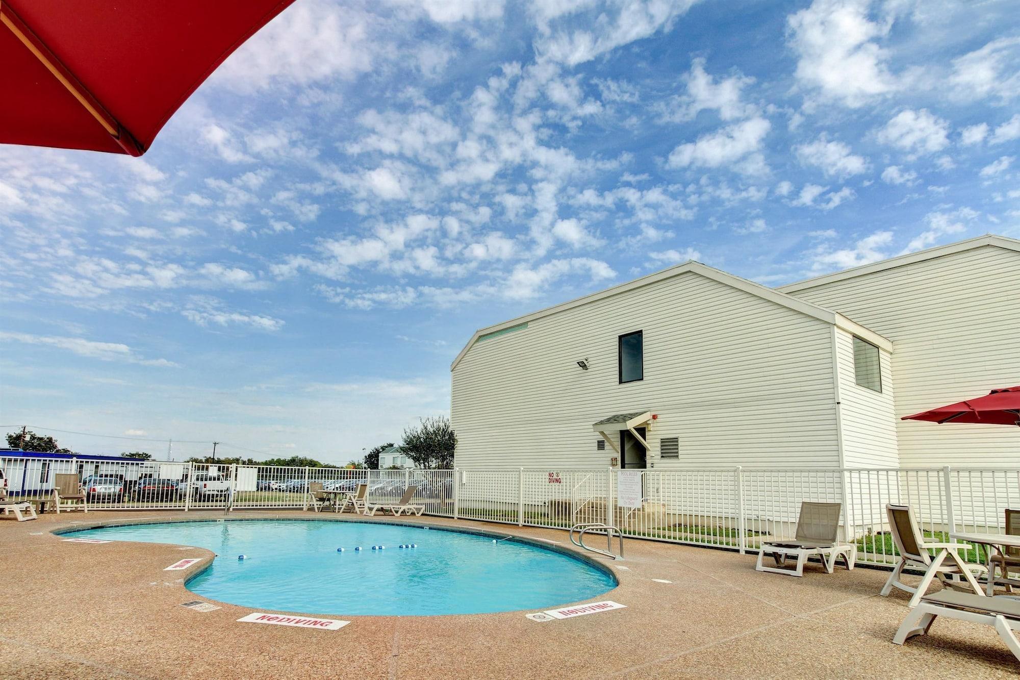 Days Inn By Wyndham Waco University Area Екстериор снимка
