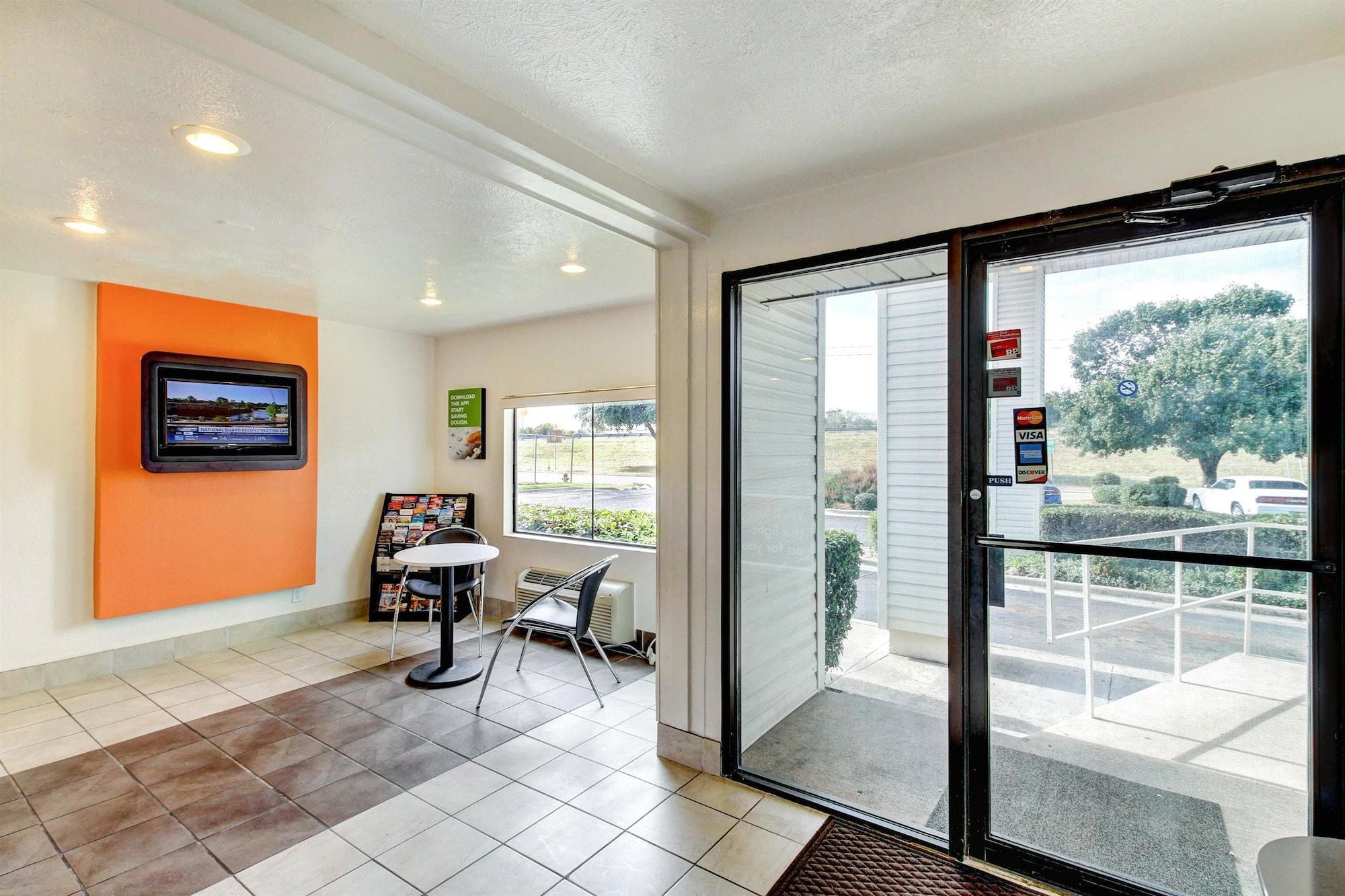 Days Inn By Wyndham Waco University Area Екстериор снимка