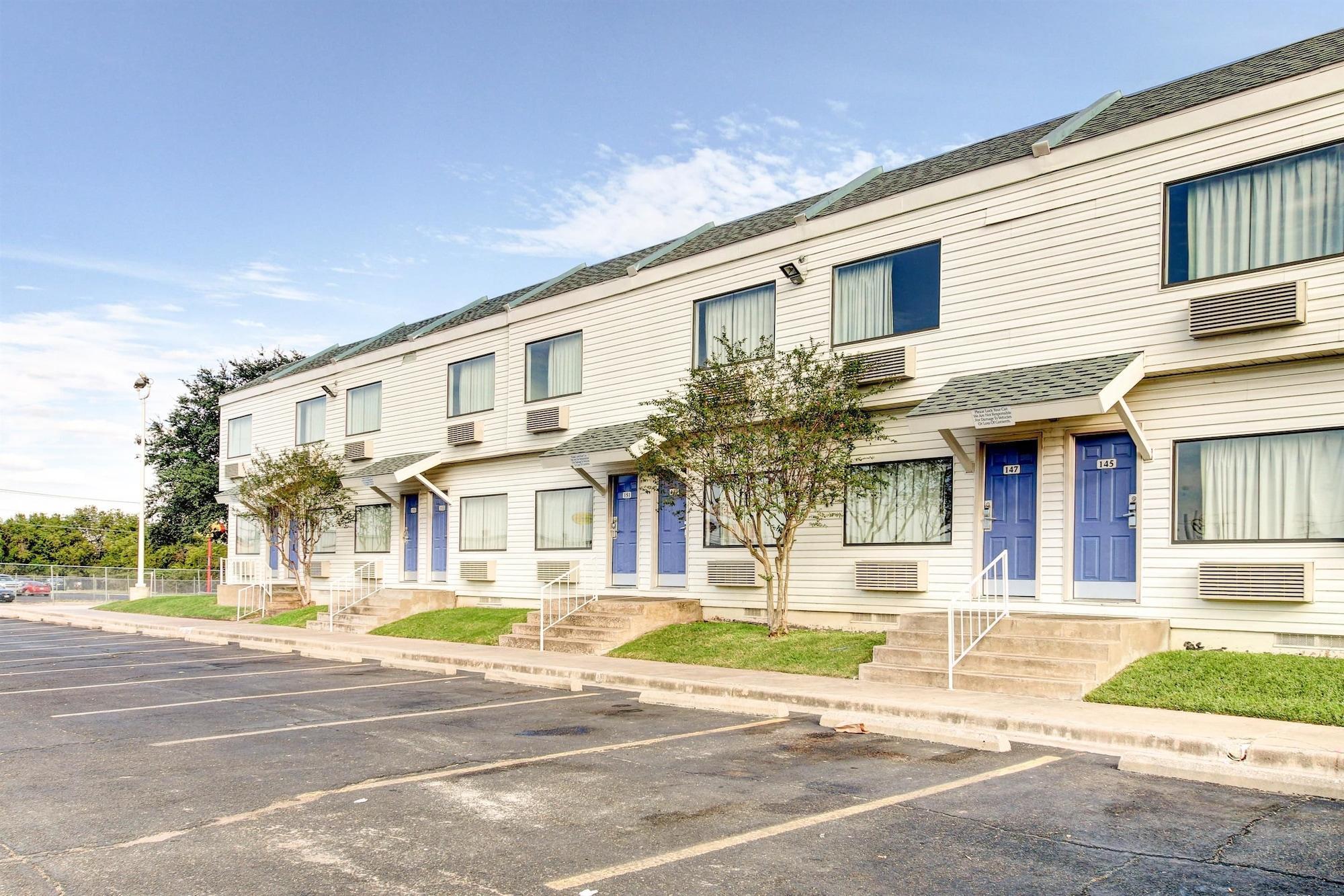 Days Inn By Wyndham Waco University Area Екстериор снимка