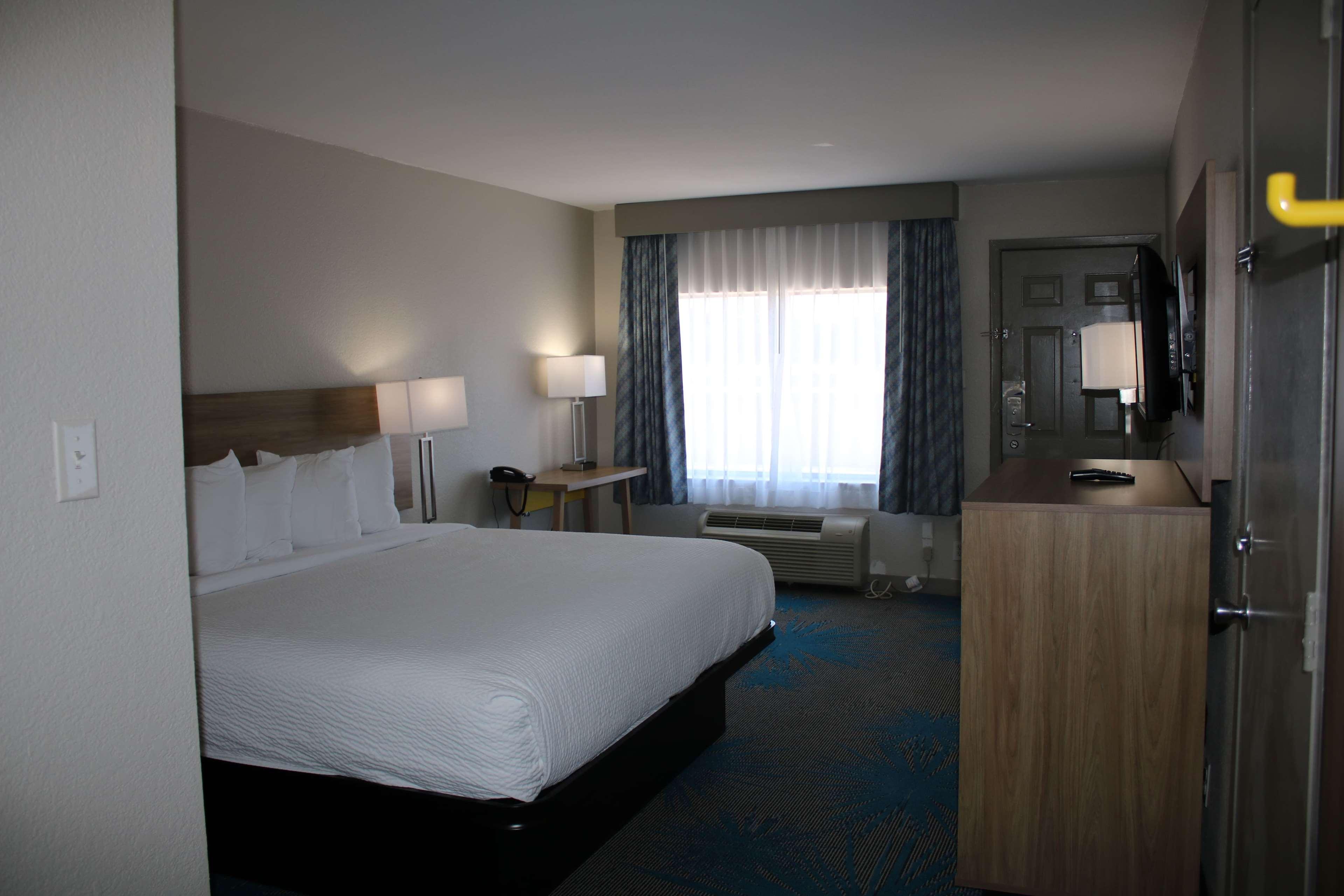 Days Inn By Wyndham Waco University Area Екстериор снимка