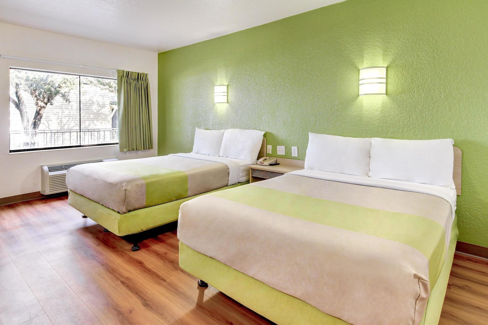Days Inn By Wyndham Waco University Area Екстериор снимка