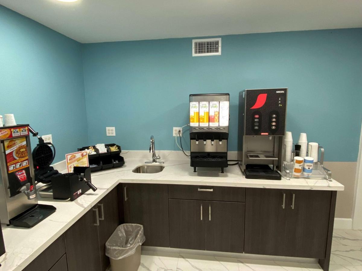 Days Inn By Wyndham Waco University Area Екстериор снимка