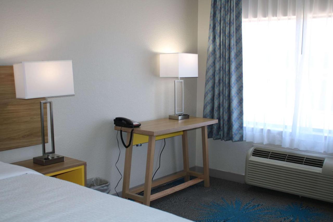 Days Inn By Wyndham Waco University Area Екстериор снимка