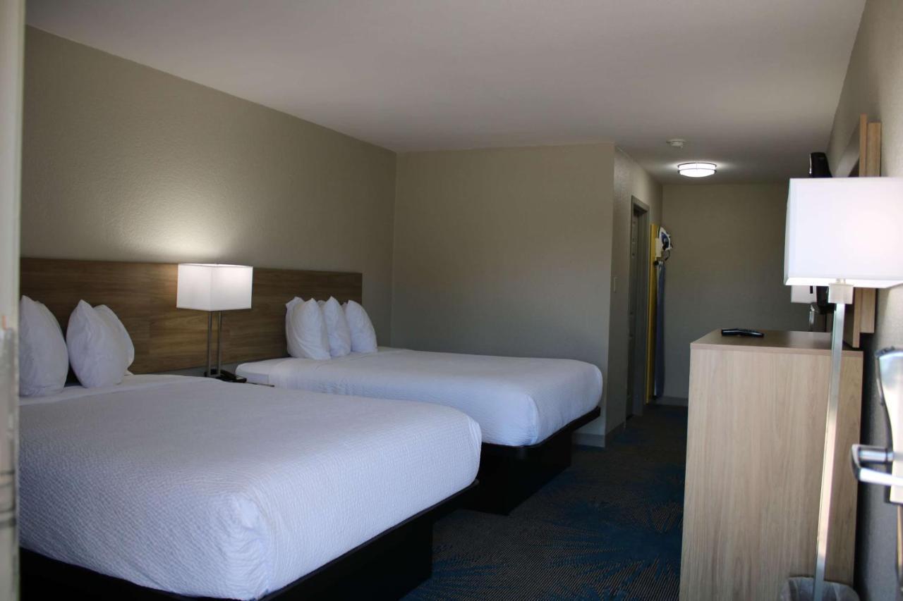 Days Inn By Wyndham Waco University Area Екстериор снимка