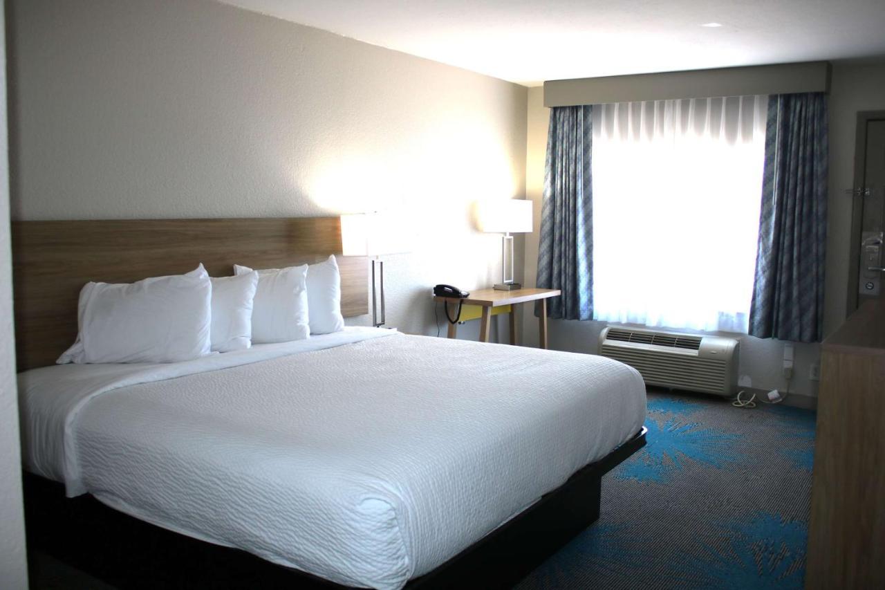Days Inn By Wyndham Waco University Area Екстериор снимка